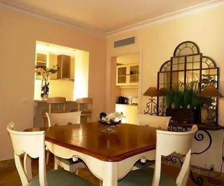 Le Piree Apartment *