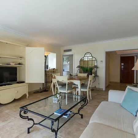Le Piree Apartment *