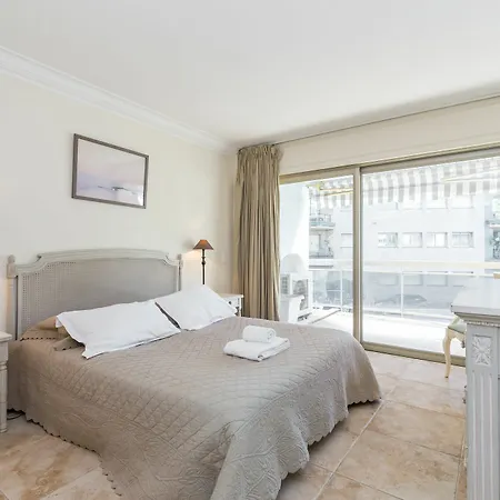 Le Piree Apartment *